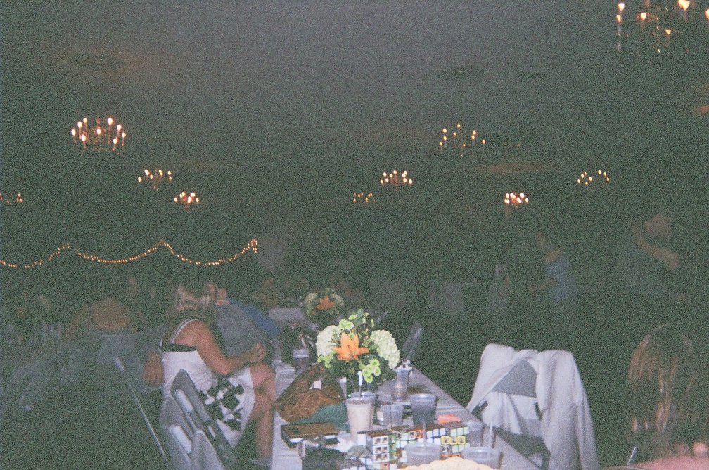 090 06270016 Table crowd